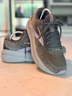 Brooks Ghost Max 2 Women’s 9.5 B Running Shoes Ebony Lavender